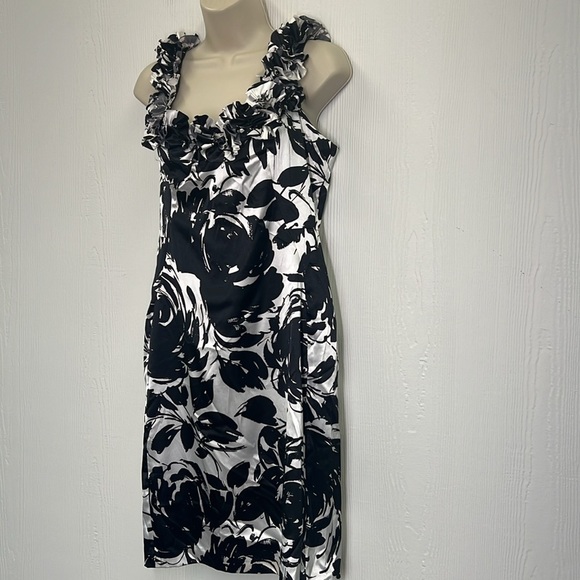 White House Black Market - NWT Abstract Ruffle Strap Wiggle Cocktail Dress SZ 6 - Picture 6 of 14